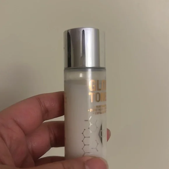 Charlotte Tillbury - Picture 3 of 4